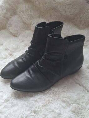 BareTraps Stellar Black Leather Ruched Ankle Booties Size 8.5
